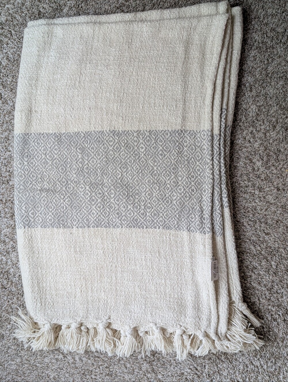 NWT Fieldcrest Cotton Throw Blanket With Tassels Cream Gray Geometric Design - Picture 3 of 7